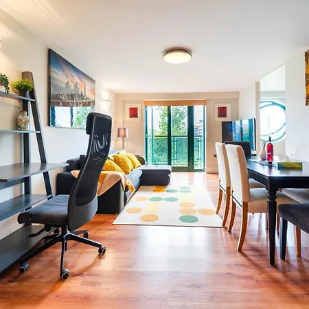 Luxury Docklands 2Bed Apt- Close To Excel- Canary Wharf- City Airport - 02 Arena- Free Parking- Ps 4